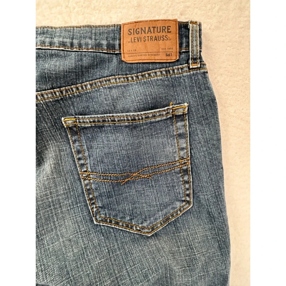 Signature by Levi Strauss S61 Relaxed Fit Mens Jeans 36x30 Medium Wash Blue